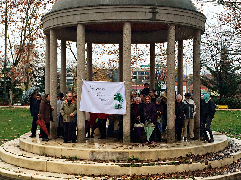El barrio de Villa Rosa sale a defender su parque
