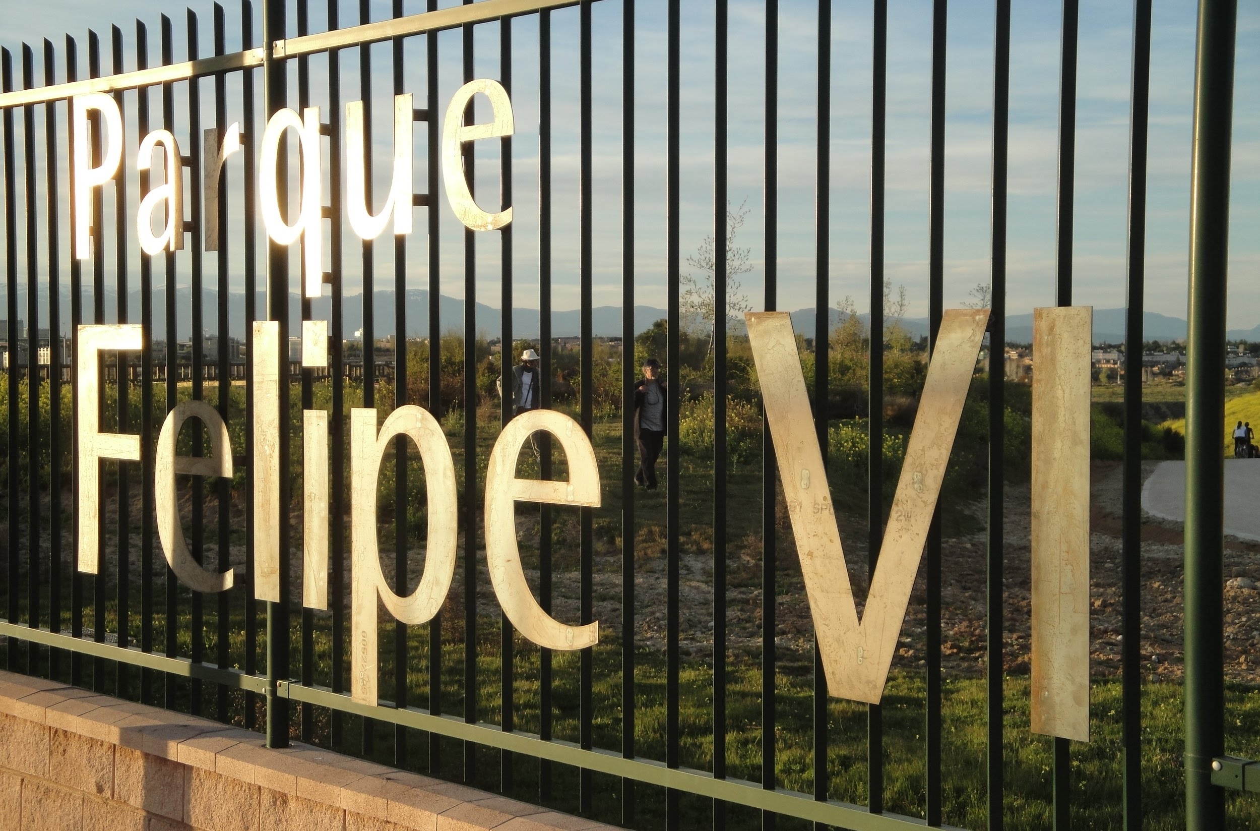 Felipe VI vuelve al letrero del parque de Valdebebas