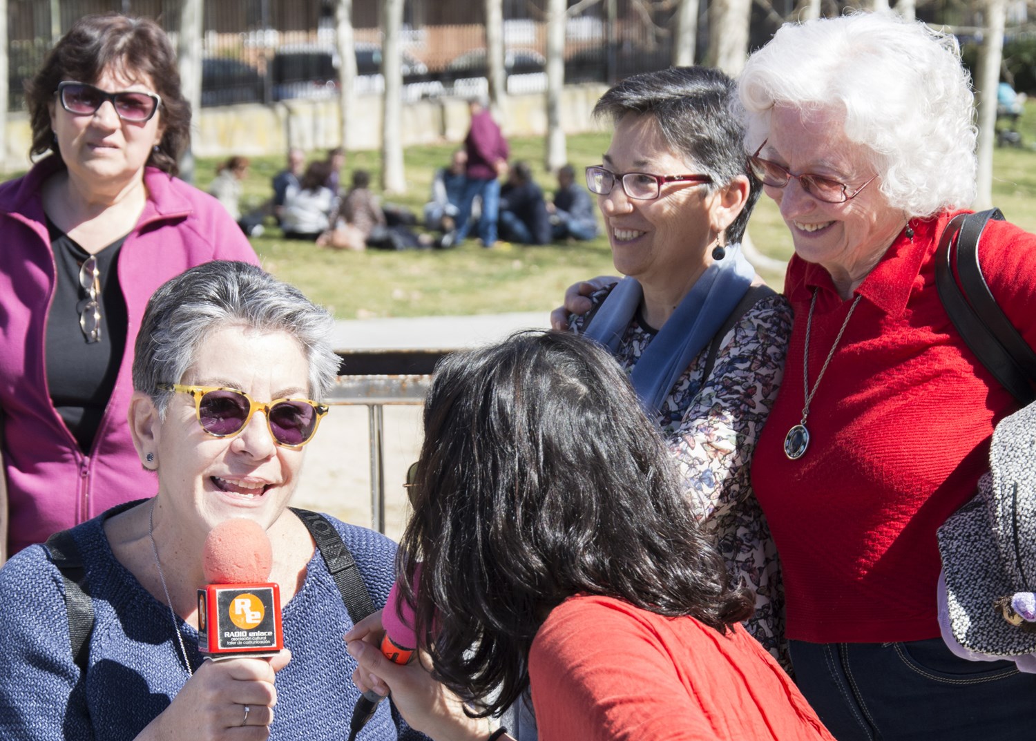 Trece horas de emisión feminista en Radio Enlace