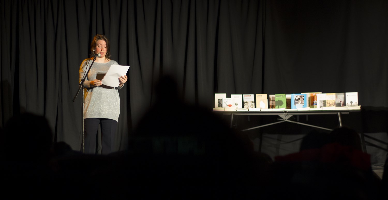 Poesía para celebrar el Día del Libro