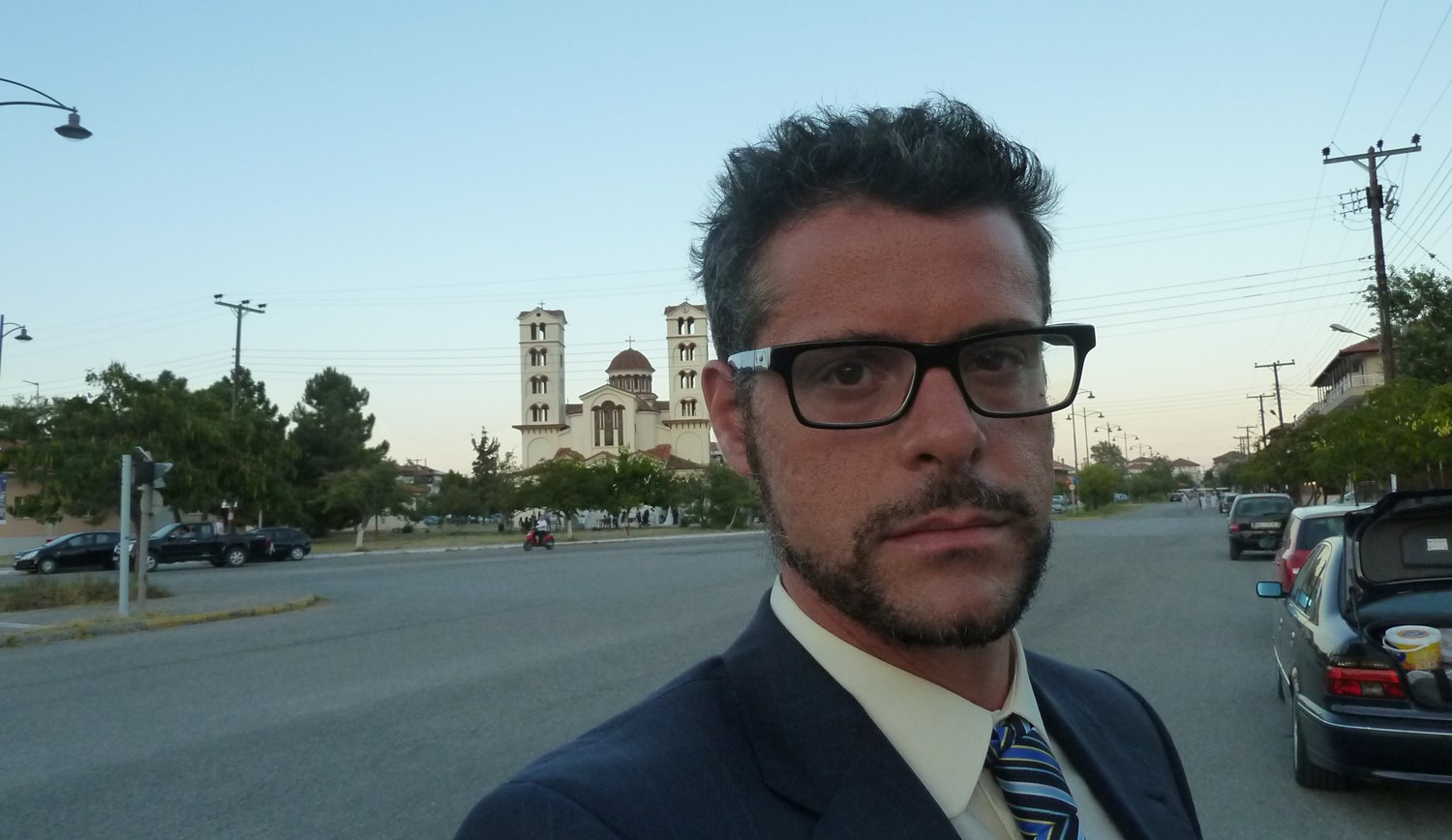 «A Hortaleza le sobran políticos»