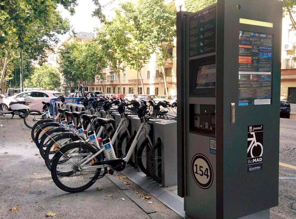 Las bicicletas de BiciMAD podrían llegar al barrio