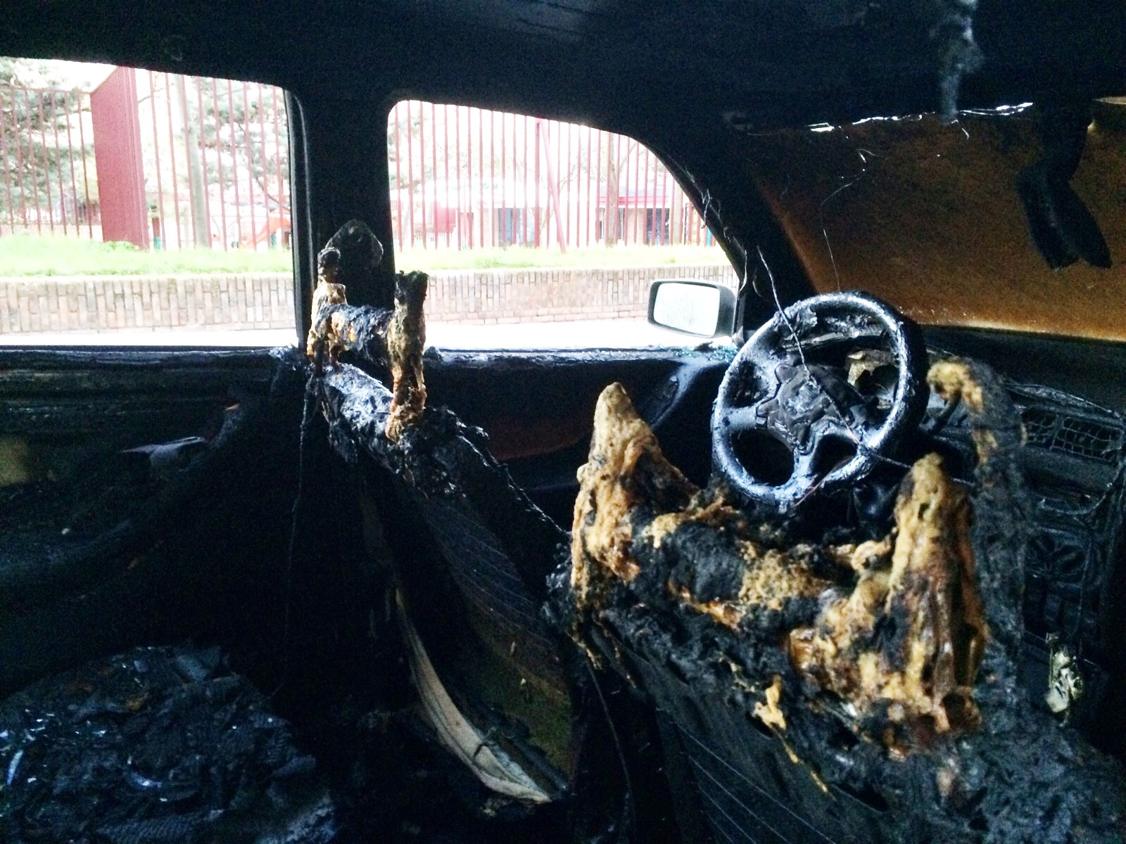 La quema de coches en Manoteras no cesa