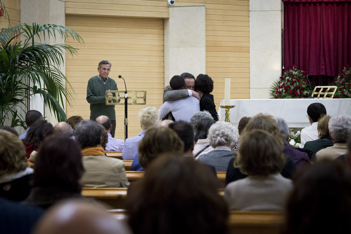 Emotiva y multitudinaria despedida a Paco Caño