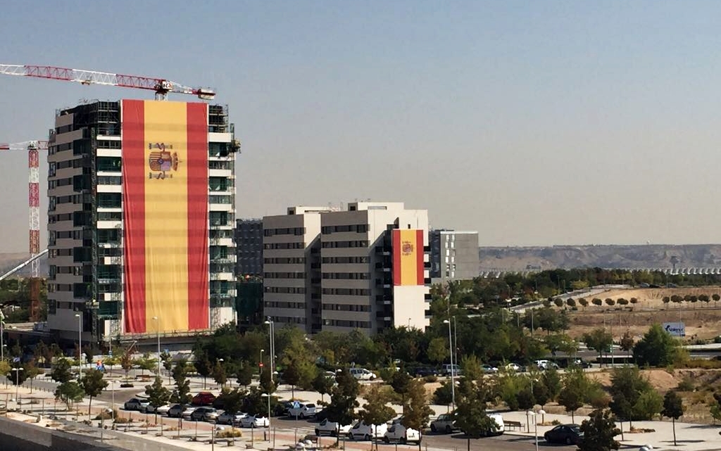 Valdebebas despliega la bandera de España «más grande de la historia»