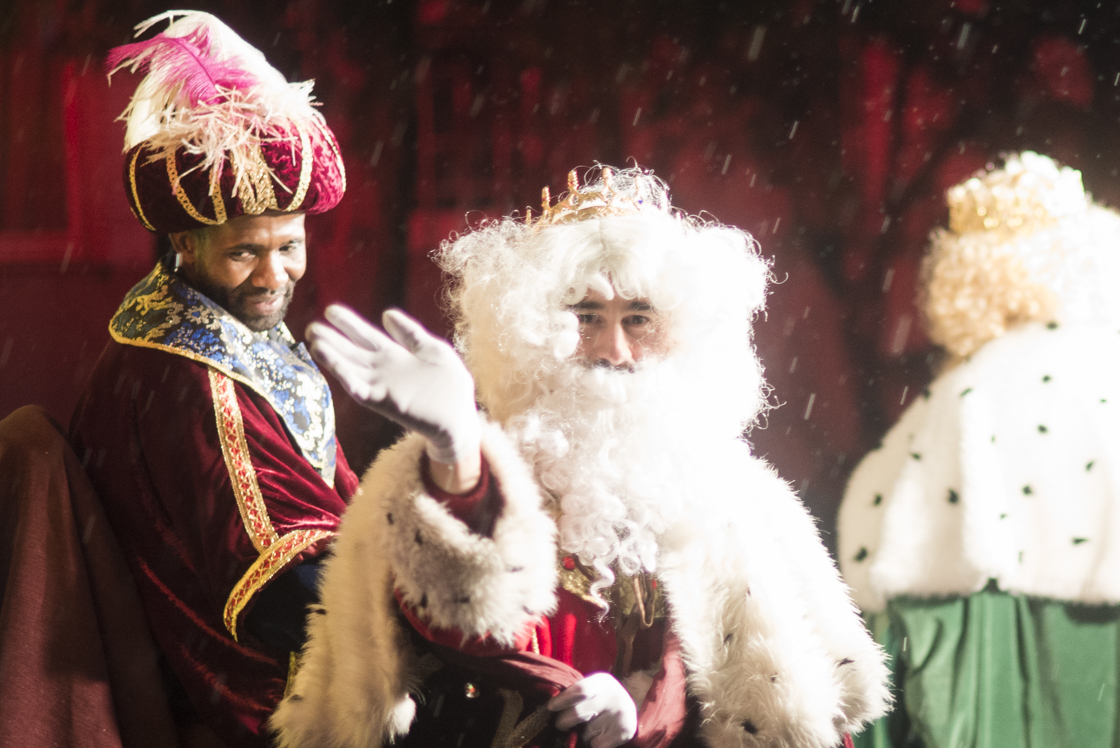 Los Reyes Magos cambian las carrozas por el auditorio para visitar Hortaleza