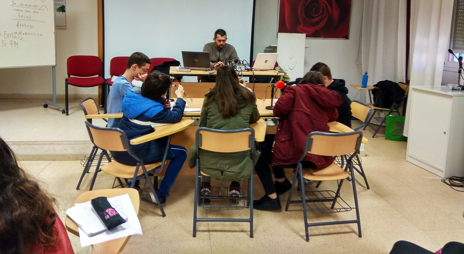 La radio que se aprende en la aulas