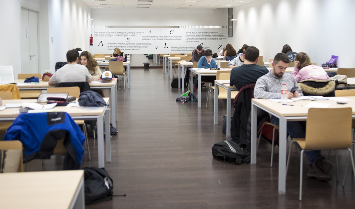 Las salas de estudio de Hortaleza amplían su horario en época de exámenes