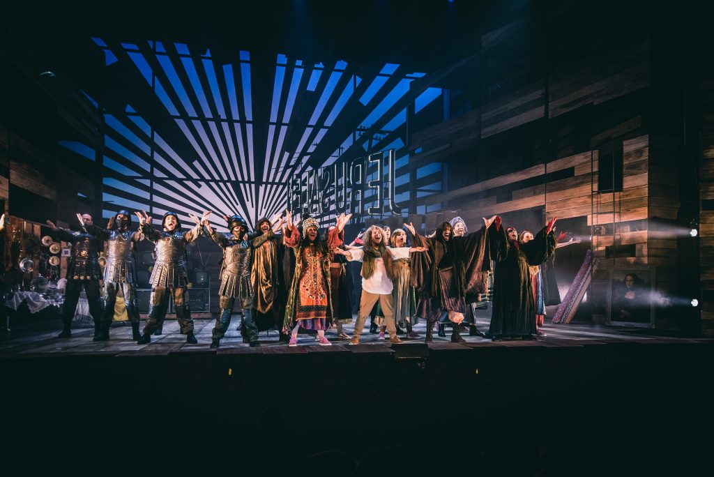 01 Presentacion 33 El Musical 18