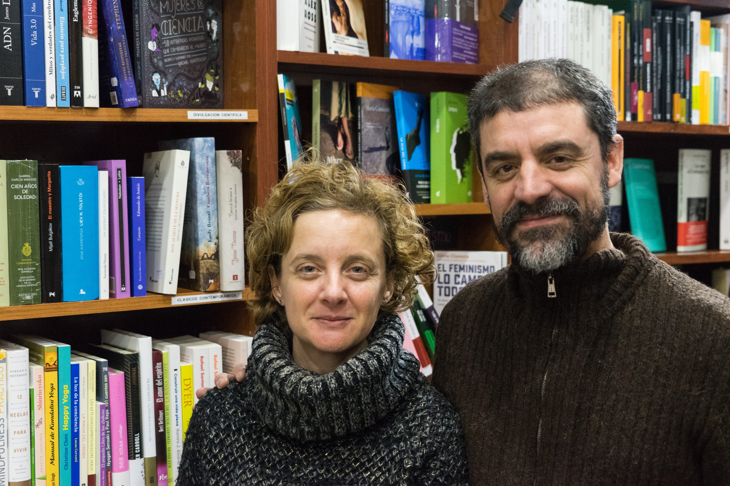La librería azul que navega en el Mar Negro de Hortaleza