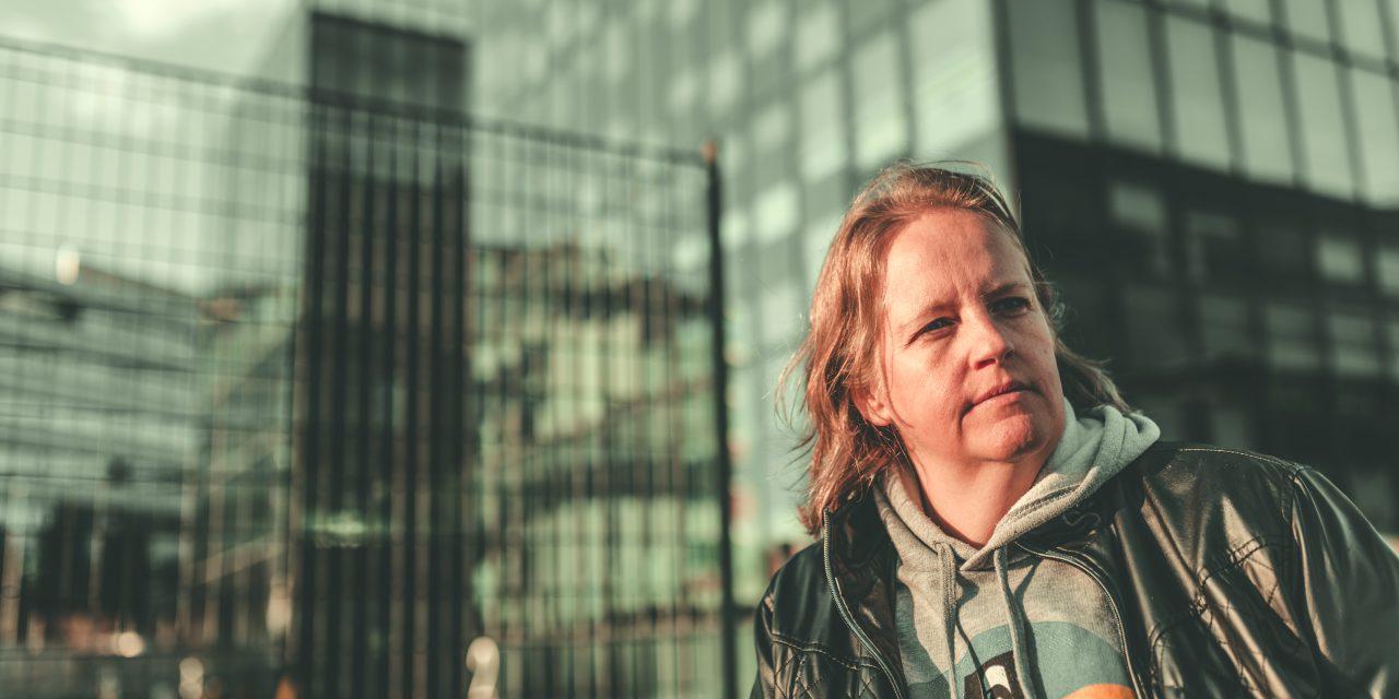 La fotógrafa del rock también escribe