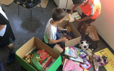 Mercadillo solidario de juguetes y limonada en el parque Alfredo Kraus