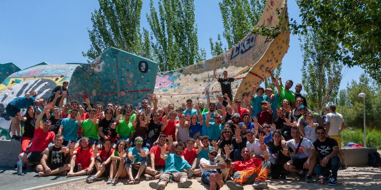 Manoteras escala durante sus fiestas