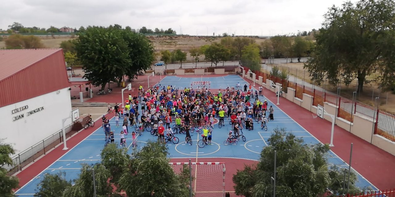 Éxito de participación en la bicicletada “Abraza al cole Zaragüeta”