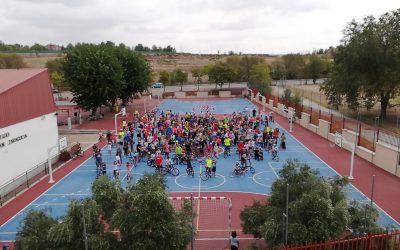Éxito de participación en la bicicletada “Abraza al cole Zaragüeta”