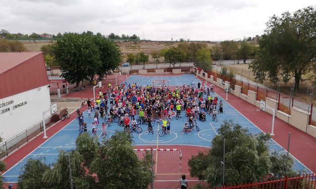 Éxito de participación en la bicicletada “Abraza al cole Zaragüeta”