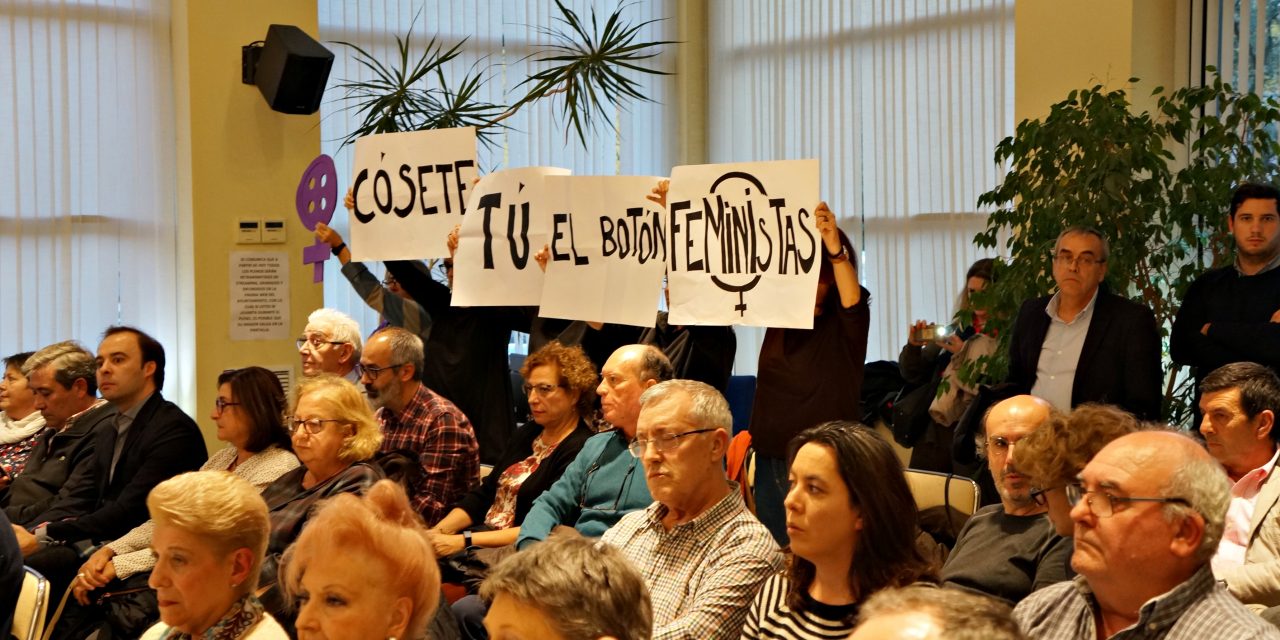 Protesta feminista en el Pleno de Hortaleza