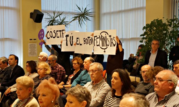Protesta feminista en el Pleno de Hortaleza