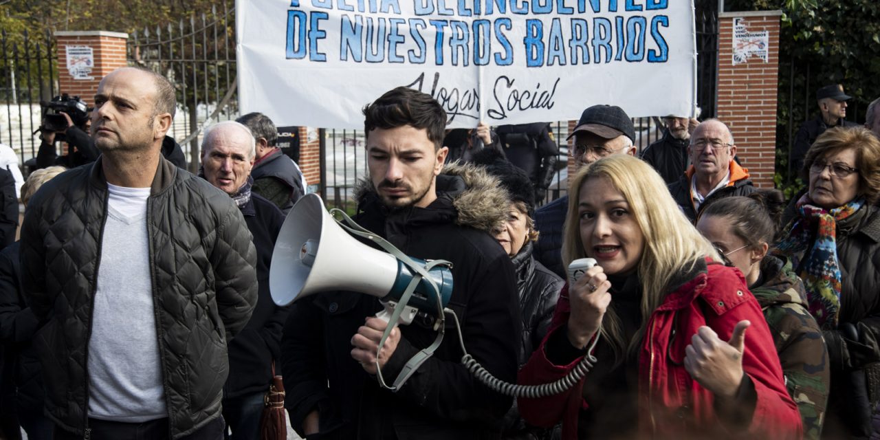 La ultraderecha acapara la concentración contra los centros de acogida de Hortaleza