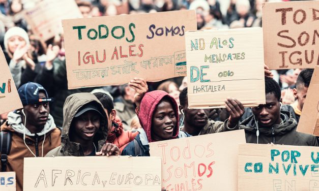 El Pleno de Hortaleza condena «las expresiones de odio» y los «ataques» contra menores