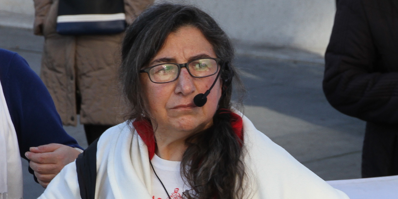 “Se paga a los políticos para que defiendan lo público, no para que lo destruyan”