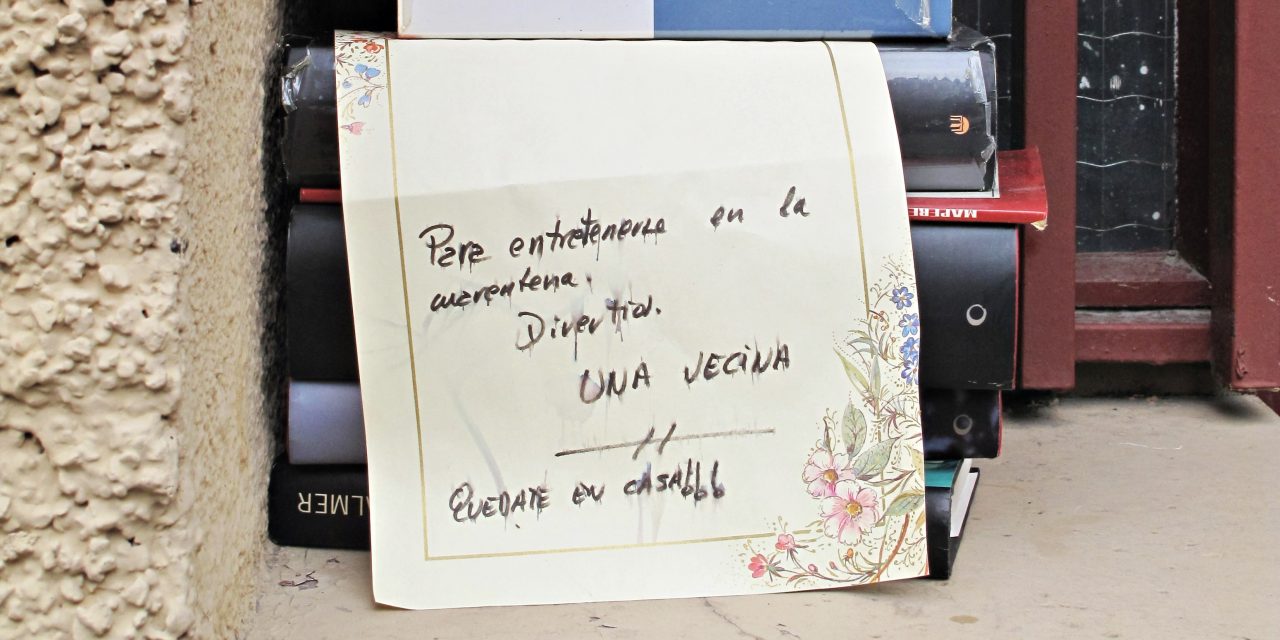 La historia que escondían unos libros a la intemperie