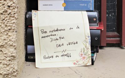 La historia que escondían unos libros a la intemperie