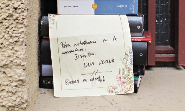 La historia que escondían unos libros a la intemperie