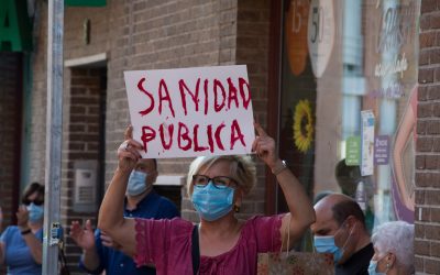Concentración vecinal por la sanidad pública frente al centro de salud Mar Báltico