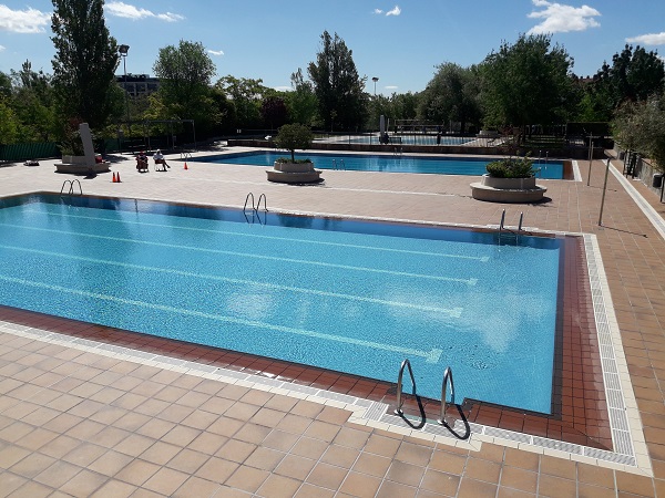 Las piscinas de verano del Luis Aragonés y la cubierta de Hortaleza abren en julio