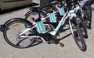 Las bicis de alquiler llegan caras y contadas al barrio