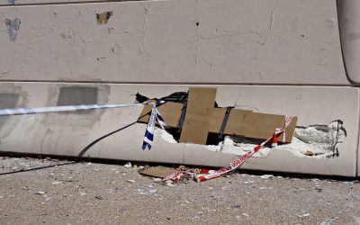 Un agujero que amenaza la seguridad de paseantes y conductores