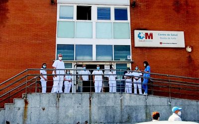 Concentración por la sanidad pública frente al centro de salud Benita de Ávila