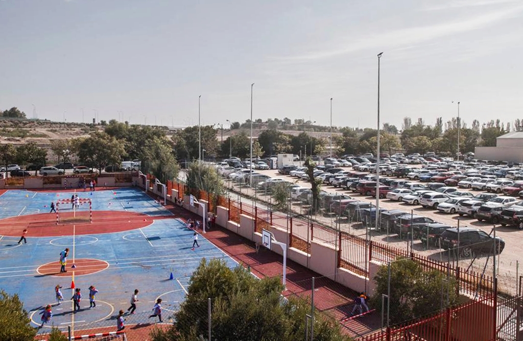 Parking Zaragueta con coches