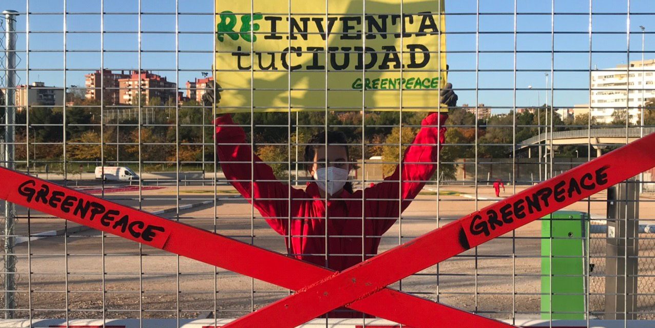 Greenpeace ‘cierra’ el polémico parking de Iberdrola