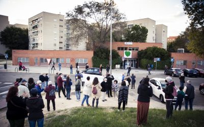 Concentración por la sanidad pública frente al centro de salud Monóvar