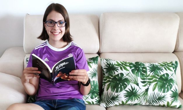 “Llevo escribiendo desde los tres años”