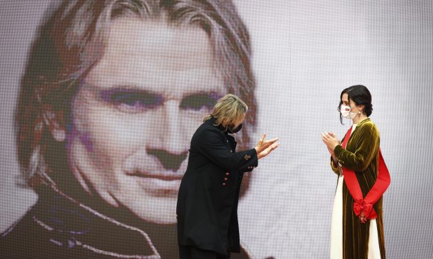 Cuando despertó, la pirámide estaba allí