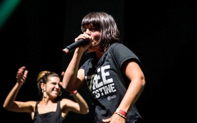 Ocio y cultura en Manoteras: taller de Radio Enlace y concierto de Jhana Beat