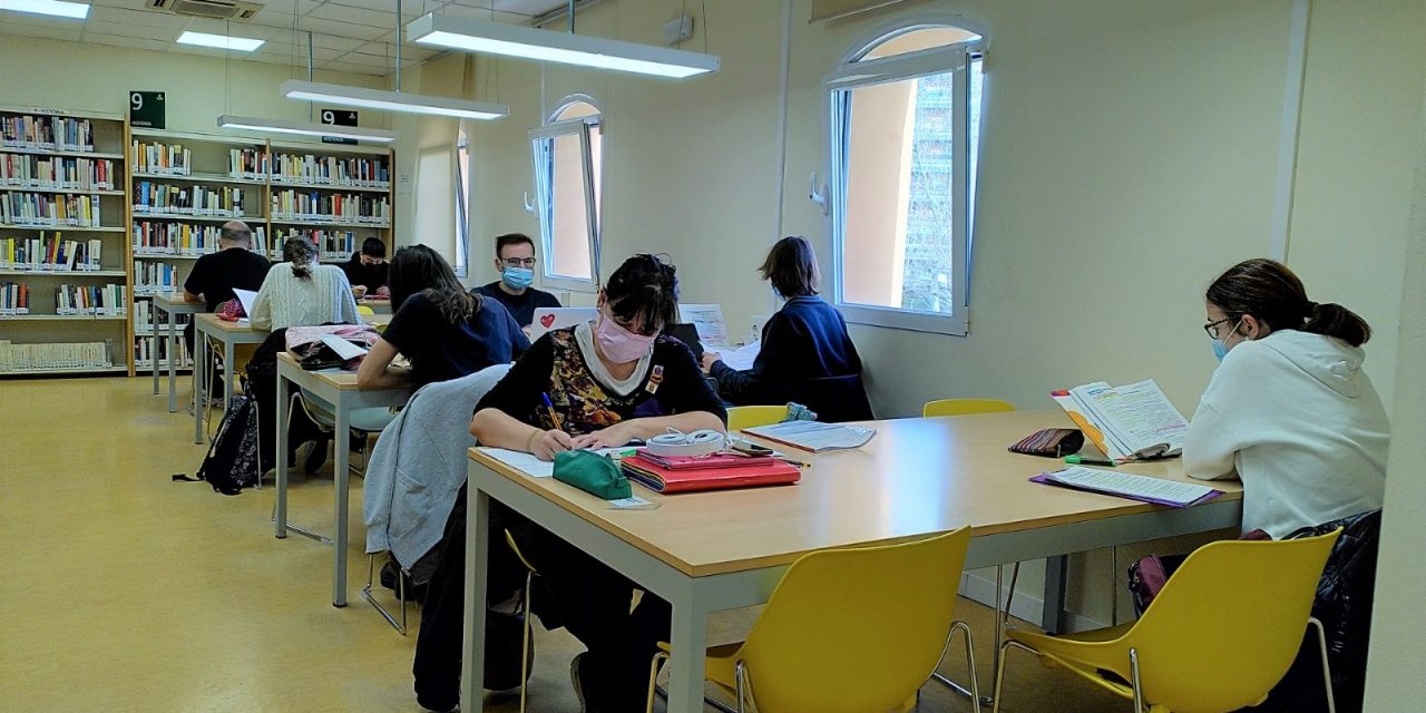 Los jóvenes y la biblioteca