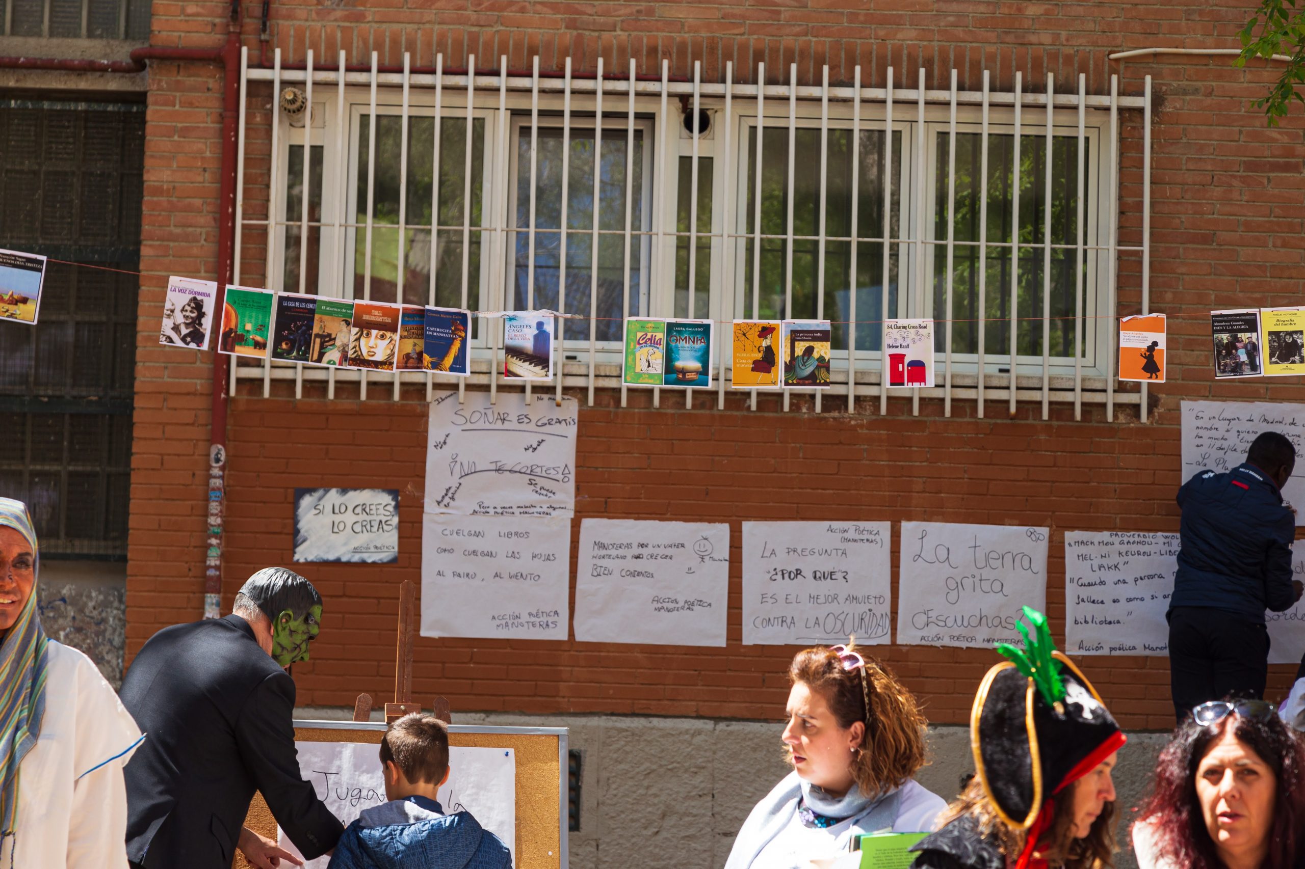 ACCION POETICA MANOTERAS scaled