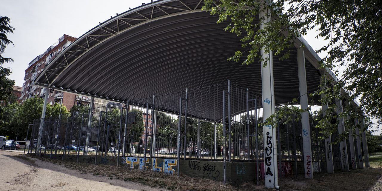 Demolida la cubierta de Santa Adela por riesgo de derrumbe