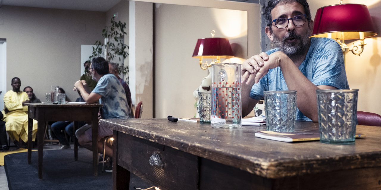 Un barrio donde habitan muchos mundos