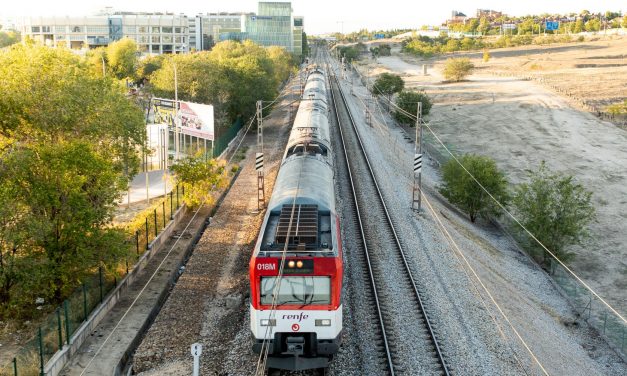 El Cercanías se aproxima al Campo de las Naciones