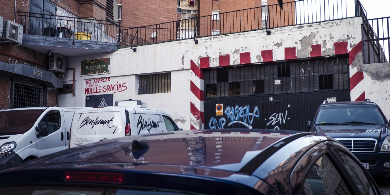 Guerra de lindes en la calle Torregrosa