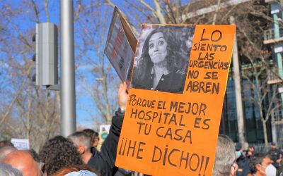 Ayuso presume de una sanidad de calidad mientras recorta personal