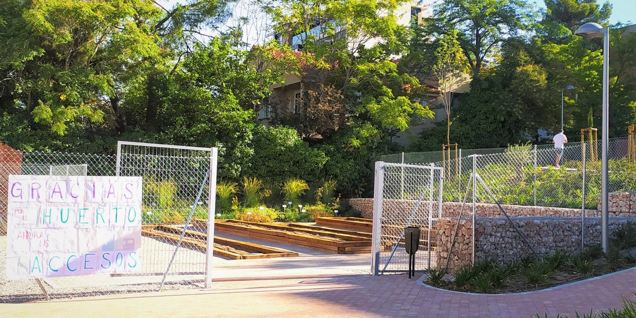 Nueva zona verde en Carril del Conde con un huerto para el colegio Luis Cernuda