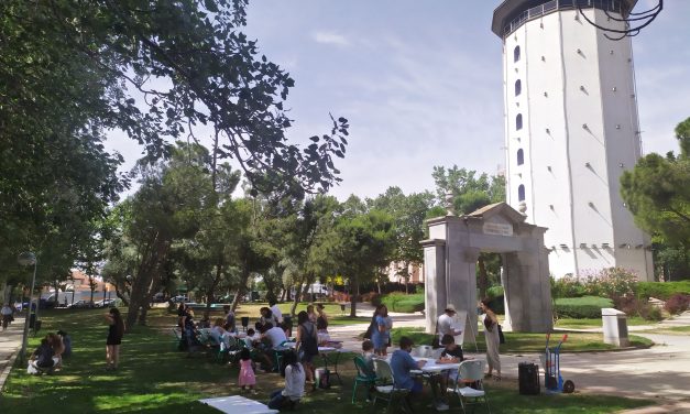 Dibujando y brindando en el Silo de Hortaleza