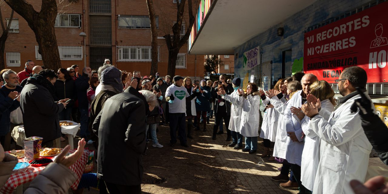 Sábado, domingo… y sigue el encierro de médicos en Manoteras