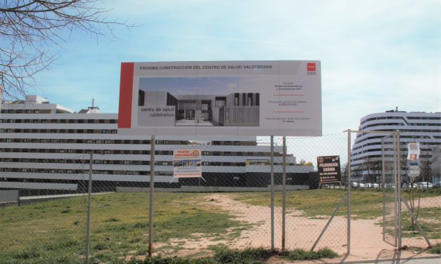 El centro de salud de Valdebebas, sin presupuesto, pero con cartel